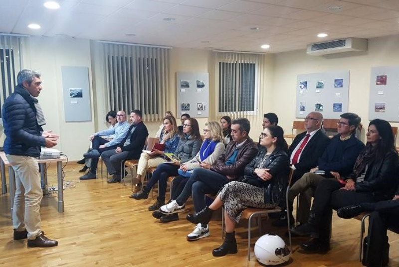 EL AYUNTAMIENTO DE BENALMÁDENA CELEBRA LA PRIMERA CHARLA FORMATIVA SOBRE LA ADMINISTRACIÓN ELECTRÓNICA CON COMERCIANTES Y EMPRESARIOS