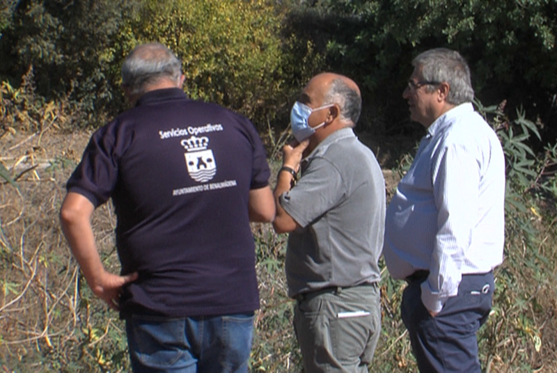 SERVICIOS OPERATIVOS REALIZAN MEJORAS EN EL CAMINO DE LA VIÑUELA