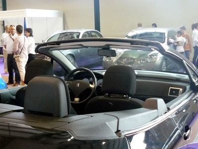 Comercio impulsa un mercado de vehículos de ocasión