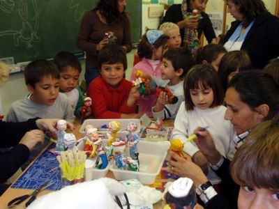 Alumnos colaboran en el belén municipal