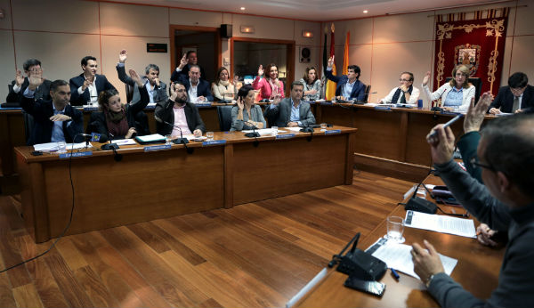 El Ayuntamiento bonificará en un 50% a los taxistas con vehículos híbridos en el pago del Impuesto de Circulación