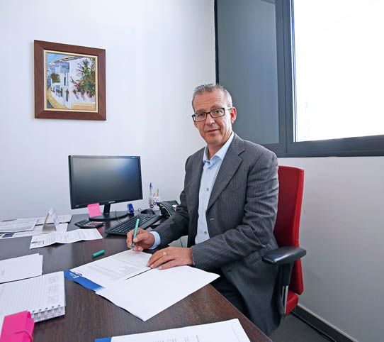 Francisco Salido informa sobre la bonificación de hasta un 100% de la empresa 'Teleasistencia'