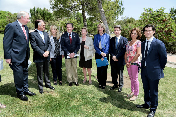 La regidora comparte la celebración del 8 de mayo con la Unión Francófona en el Extranjero