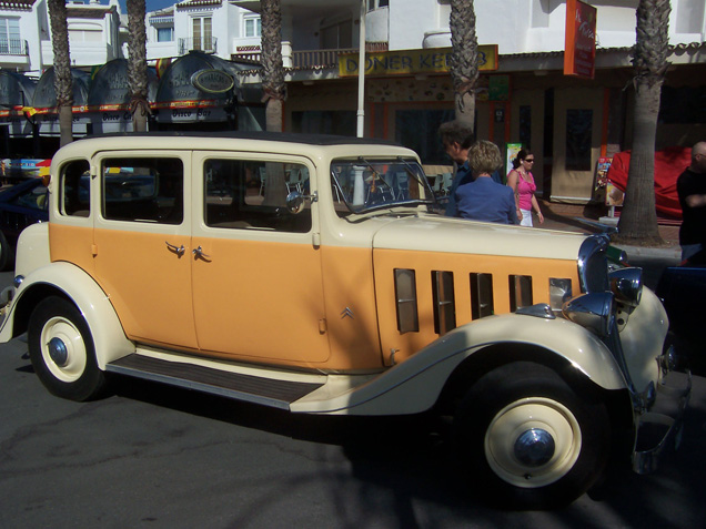 CONCENTRACION DE COCHES CLASICOS EN EL PUERTO