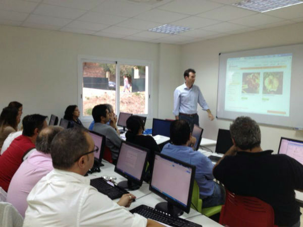 Una quincena de emprendedores participan en el Programa de Introducción al Comercio Electrónico