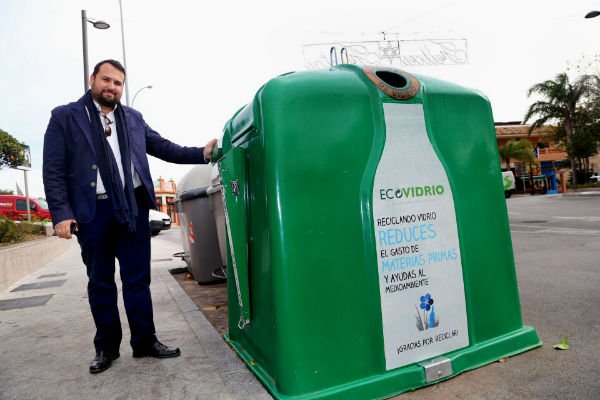 El Ayuntamiento instala cerca de un centenar de nuevos contenedores para el reciclaje de vidrio