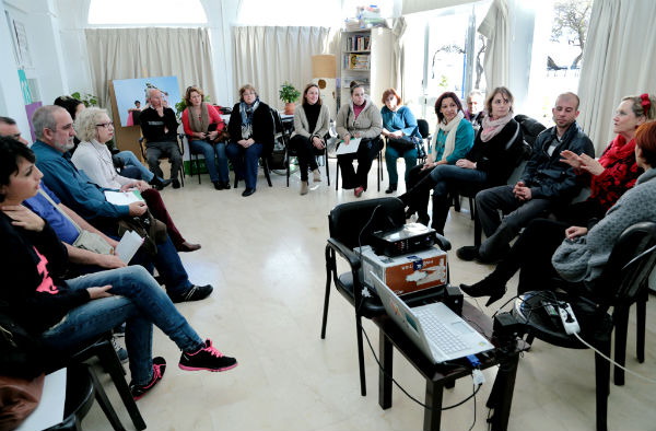 Cerca de una veintena de personas participan en el curso de voluntariado organizado por la Asociación Contra El Cáncer