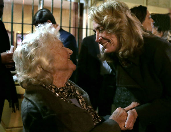 La alcaldesa asiste a la ceremonia navideña 'Enciende una luz' de la Fundación Cudeca