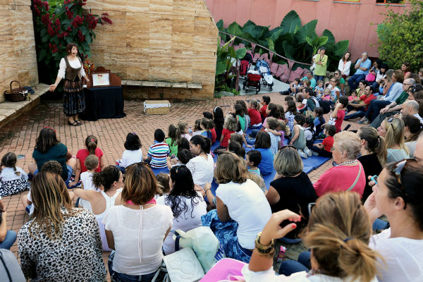 Más de un centenar de niños participan en la tradicional 'Fiesta de otoño', de la biblioteca de Arroyo de la Miel
