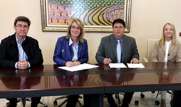 El Ayuntamiento firma un convenio de colaboración con Guidesur para la reapertura de la Oficina de Turismo situada en la Avenida del Cosmos
