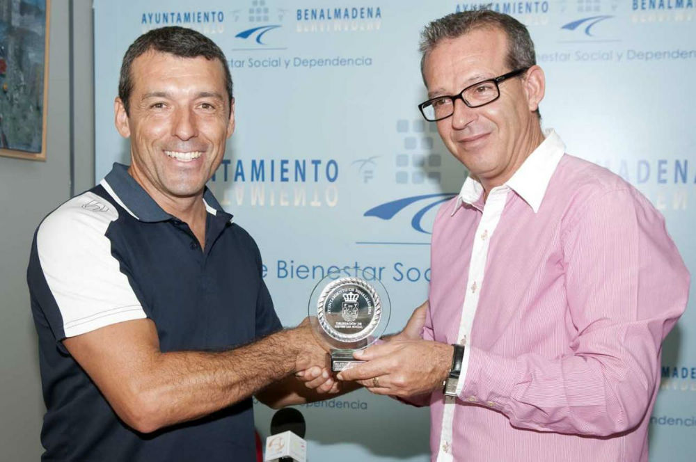 Francisco Salido agradece al Club Náutico su colaboración con la Delegación de Bienestar Social