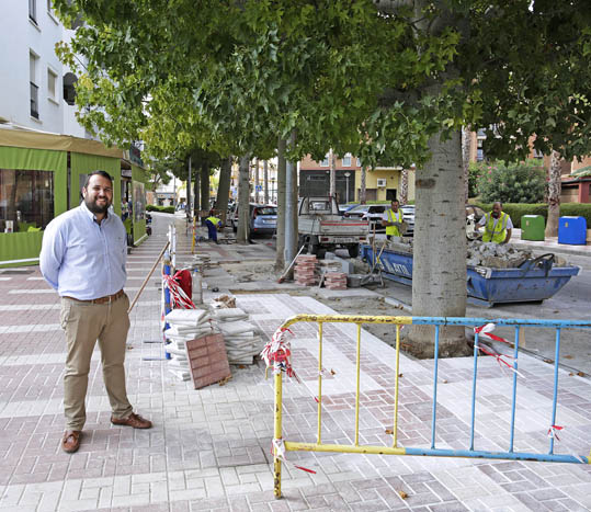 Servicios Operativos continúa con el Plan de Mejoras en Barriadas atendiendo a la calle Roberto Olid