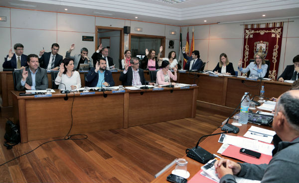 Psoe e Iu evidencian su falta de apoyo a la ampliación del Puerto Deportivo