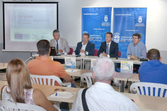Más de una veintena de empresarios y emprendedores asisten a la presentación del Curso de Turismo Náutico y Deportivo