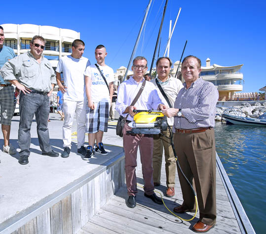 El Puerto Deportivo acoge la presentación internacional y demostración de novedosos equipos de inspección remota submarina