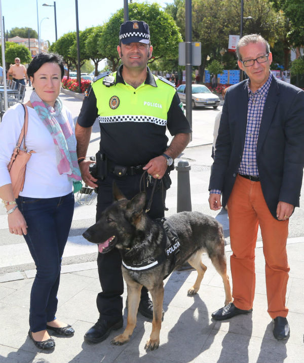 Francisco Salido y Concepción Tejada presentan la primera exhibición canina en la I Jornada de la Policía Local