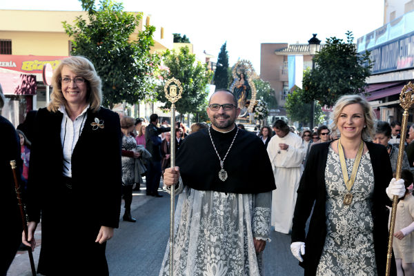 La regidora preside la procesión en honor a la Inmaculada Concepción