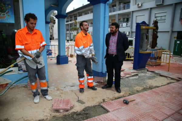 Trabajos de mejoras en avenida Salvador Vicente y Paseo del Generalife