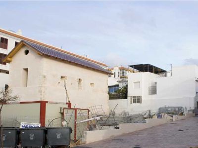 Obras en la plaza junto a La Tribuna