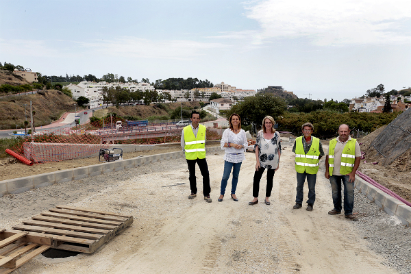 La alcaldesa visita las obras del Camino de la Viñuela, que se encuentran al 80 por ciento de su ejecución