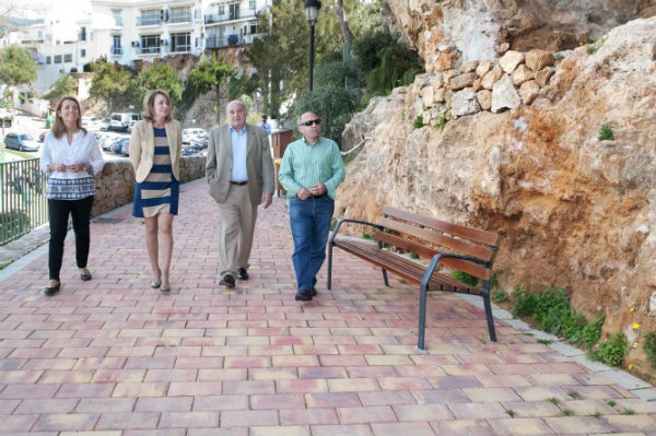 La alcaldesa visita la zona norte de los Jardines del Muro tras una importante remodelación y puesta en valor