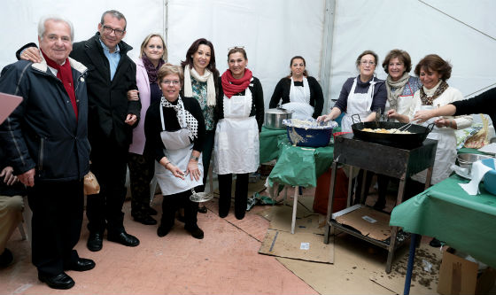 Alrededor de 300 personas asistieron a la 'Zambomba' a beneficio de la Asociación Española Contra el Cáncer