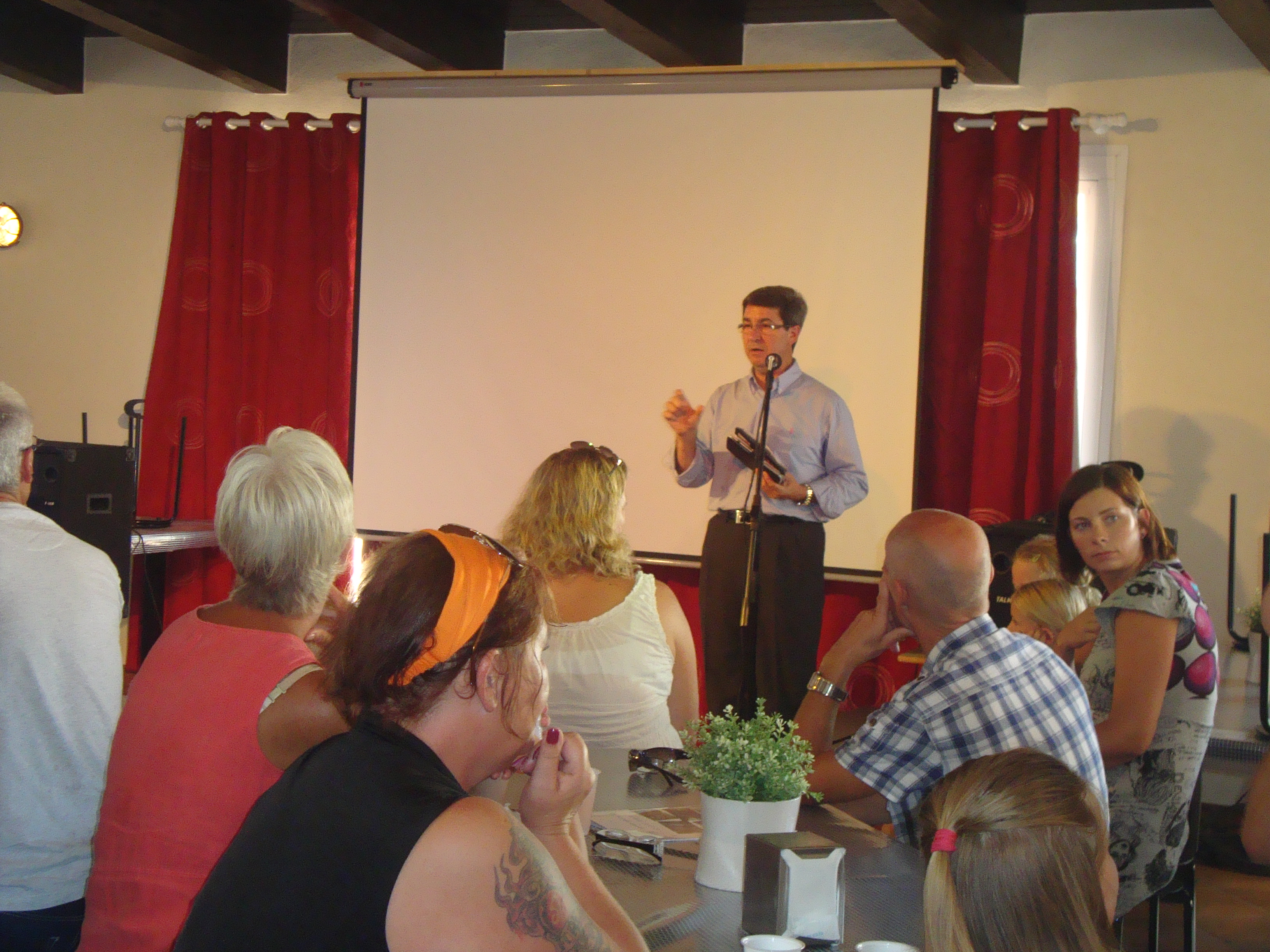 The Foreigners’ Department meets with Norwegian residents of Benalmadena.