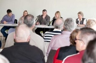 The Mayor Javier Carnero meets with Finnish residents of Benalmadena