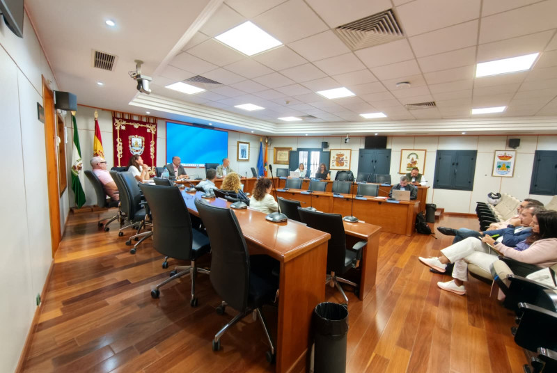 El Consejo Sectorial de Comercio reúne a representantes del sector para abordar nuevas campañas de sensibilización y próximas iniciativas en Benalmádena