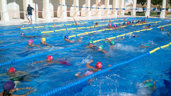 La piscina del pueblo acogerá este viernes las 12 Horas de Natación