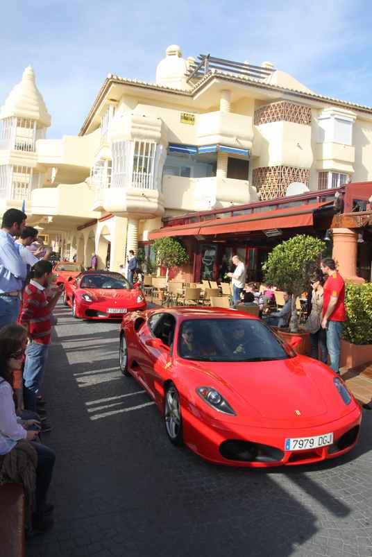 Concentracion FERRARI en el Puerto