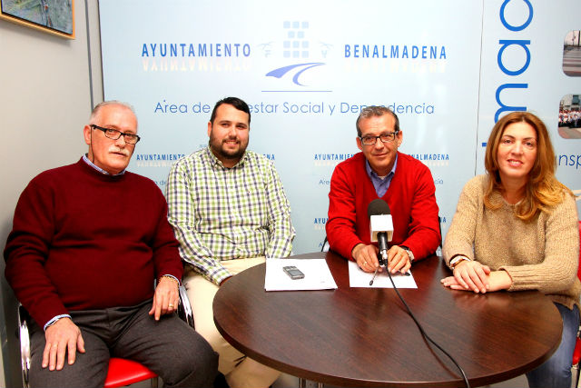 El equipo femenino de pádel del Club de Raqueta organiza un mercadillo benéfico a favor del comedor social