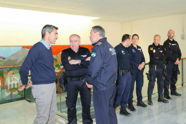 El Alcalde de Benalmádena y el Concejal de Seguridad reciben en la Jefatura de Policía Local a agentes de la Policía de Seguridad Pública portuguesa