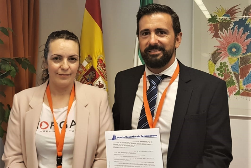 LA CONCEJALA ENCARNACIÓN CORTES DEFIENDE MANTENER LA GESTIÓN MUNICIPAL DEL PUERTO DEPORTIVO ANTE EL PARLAMENTO ANDALUZ
