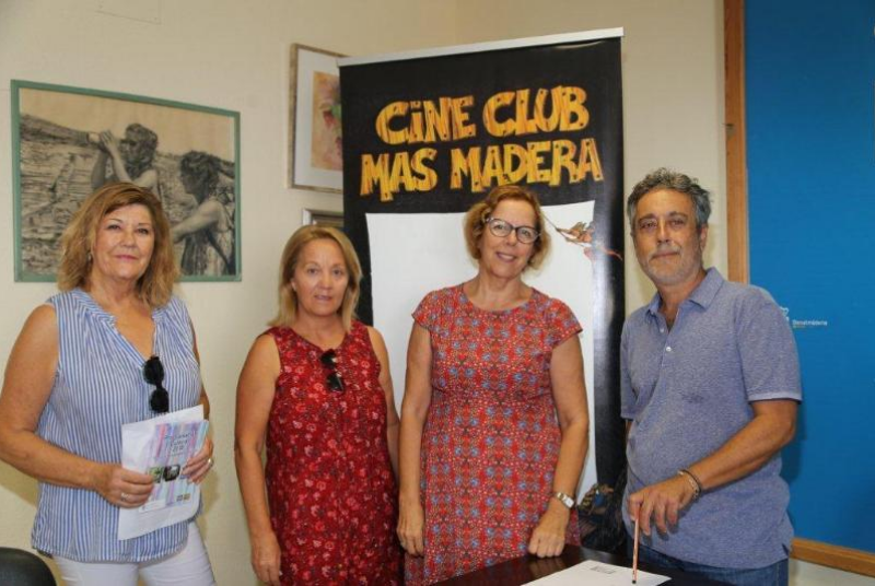 EL CINE-CLUB ‘MÁS MADERA’ ARRANCA SU NUEVA TEMPORADA RECIBIENDO LA DISTINCIÓN DE ‘BENALMADENSE DEL AÑO’