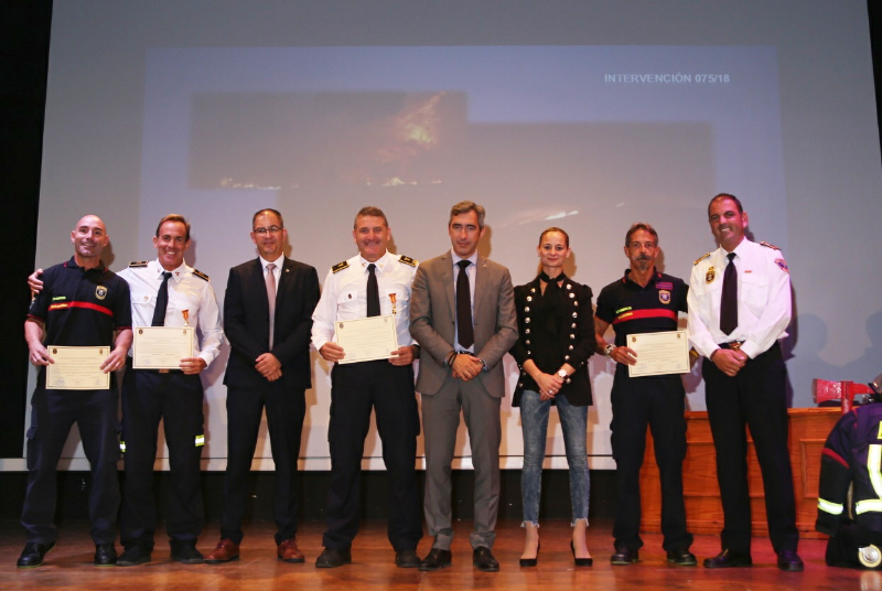  BOMBEROS DE BENALMÁDENA CLAUSURAN LA SEMANA DE LA PREVENCIÓN CON UN ACTO DE RECONOCIMIENTO A CIUDADANOS Y COMERCIOS EJEMPLARES EN MATERIA DE SEGURIDAD 