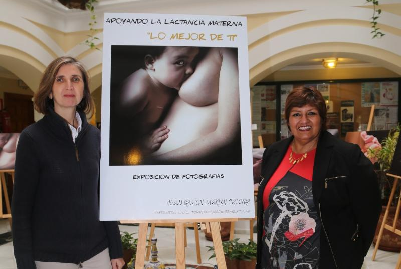 UNA EXPOSICIÓN EN EL PATIO DEL AYUNTAMIENTO DESTACA LOS BENEFICIOS PARA LA SALUD DE LA LACTANCIA MATERNA