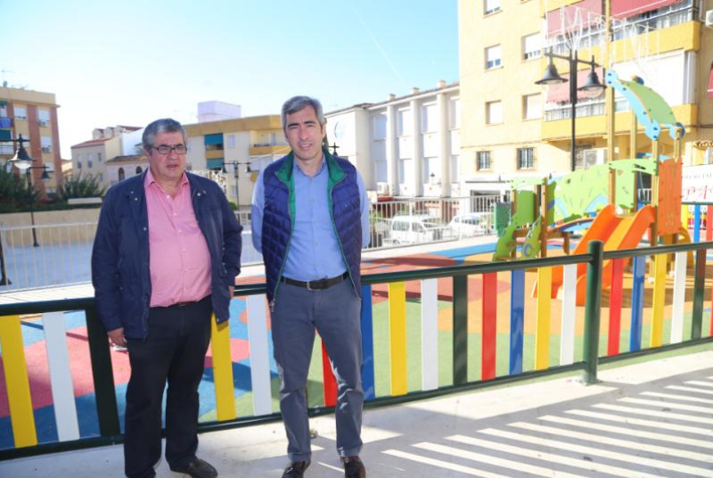 EL CENTRO SOCIAL DE CAROLA Y CALLE LAS FLORES ESTRENAN DOS NUEVOS PARQUES DE JUEGOS INFANTILES