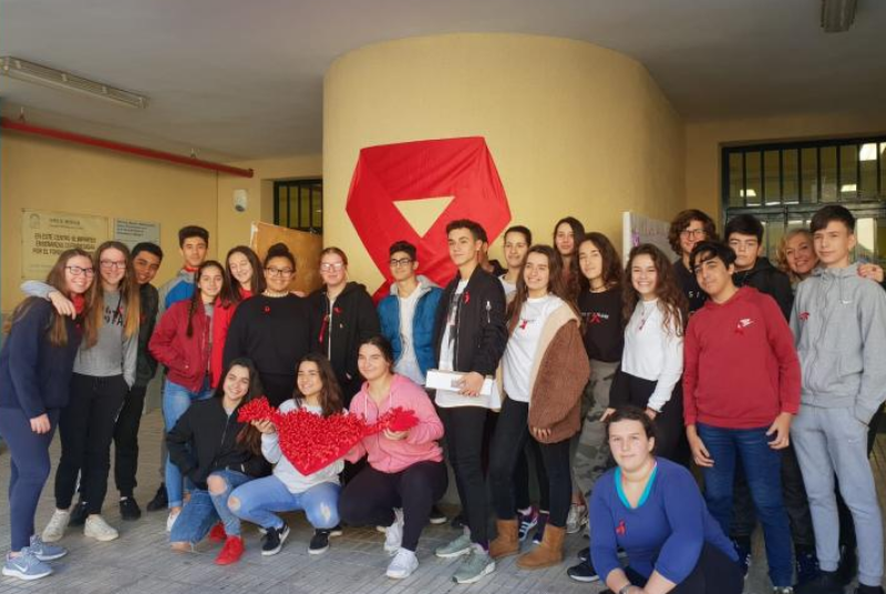 Los alumnos del IES Cerro del Viento participan en la conmemoración del Día Mundial de la Lucha Contra el Sida.