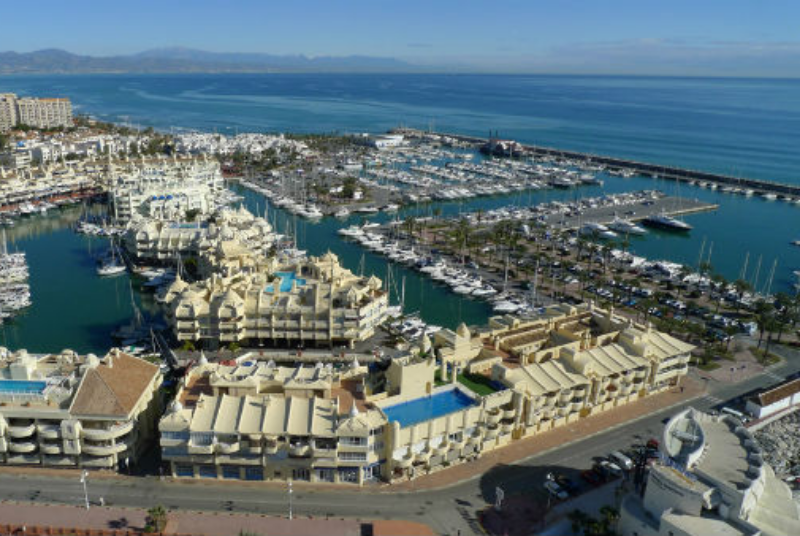 EL PUERTO DEPORTIVO SACA A LICITACIÓN EL DRAGADO DE SU BOCANA