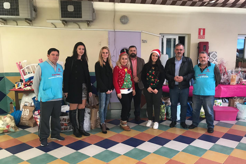 Los Concejales Bernardo Jiménez y Beatriz Olmedo colaboran en el desayuno navideño solidario del Centro de Educación Infantil Los Peques