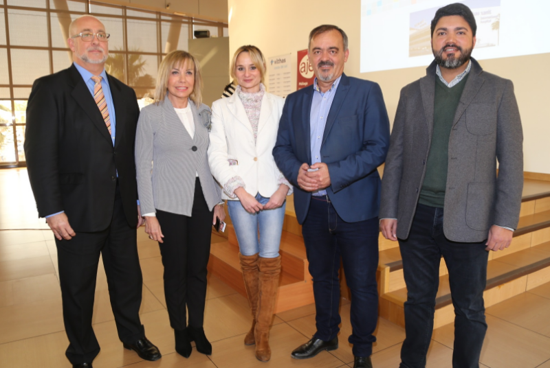 Los Concejales Bernardo Jiménez y Beatriz Olmedo participan en la mesa de turismo de AJE Málaga.