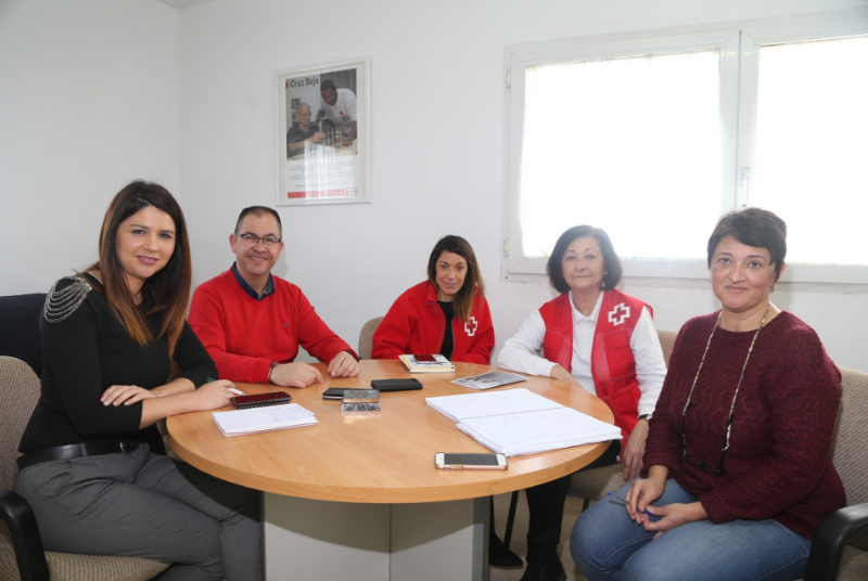Cruz Roja organiza una jornada de sensibilización sobre la inmigración orientada a los mayores.