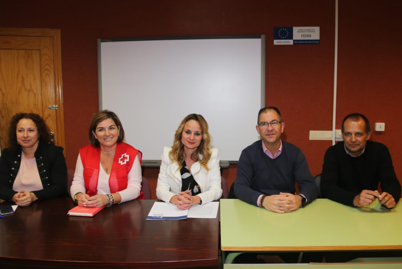 Alumnos de la Escuela-Taller 'Benalmádena senderos y servicios' reciben charlas informativas en materia de prevención