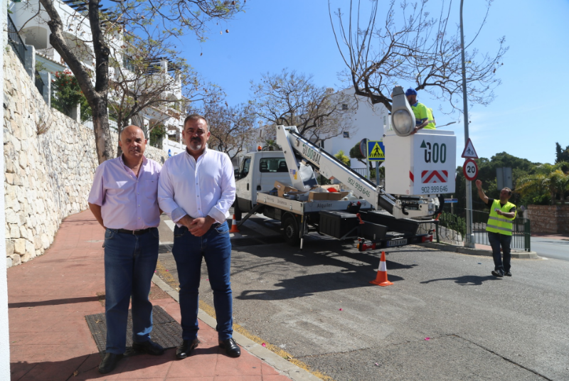 SERVICIOS OPERATIVOS COMIENZAN LA INSTALACIÓN DE LAS NUEVAS LUCES LED EN LOS TRES NÚCLEOS DEL MUNICIPIO 