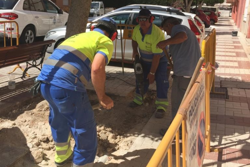 SERVICIOS OPERATIVOS CONTINÚAN SU PLAN DE MEJORAS CON ACTUACIONES EN CALLE HIGUERA