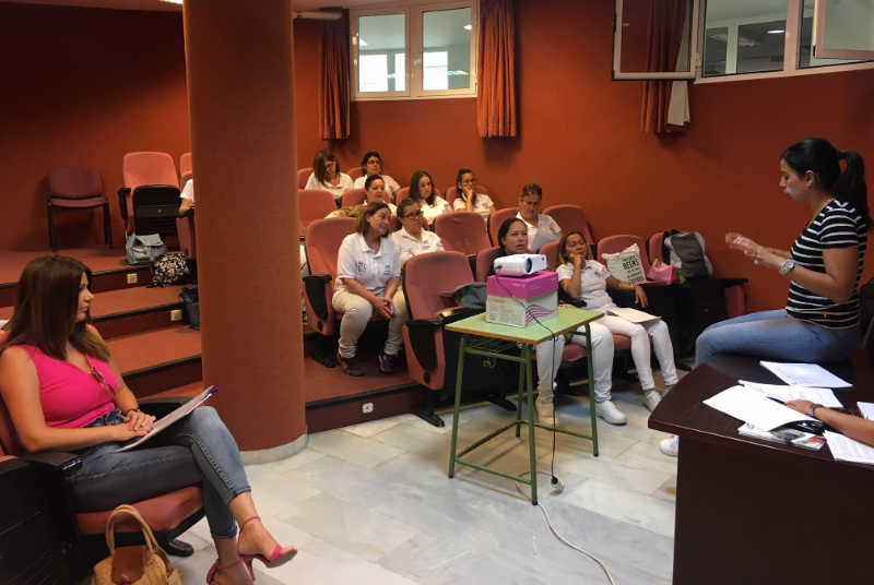 PROFESIONALES DE ABAD Y AMADE FORMAN A ALUMNOS DEL TALLER DE EMPLEO ‘BENALMÁDENA SALUD Y BIENESTAR SOCIAL: ATENCIÓN SOCIOSANITARIA’  