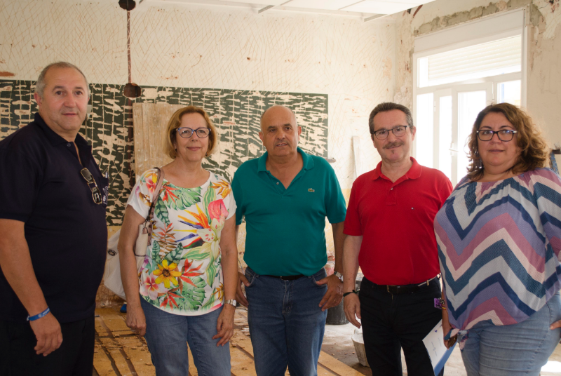 SERVICIOS OPERATIVOS REALIZAN TRABAJOS DE MEJORA EN EL CENTRO CULTURAL MANUEL ESTEPA