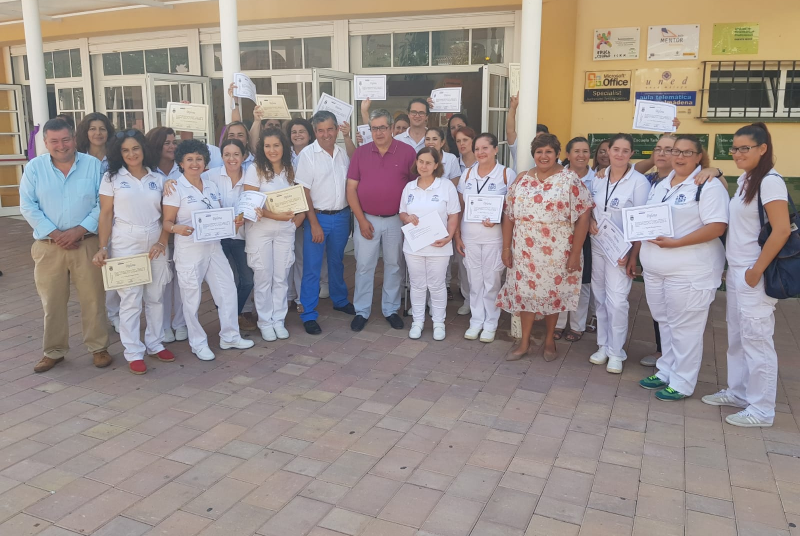 EL CONCEJAL JOAQUÍN VILLAZÓN ENTREGA LOS DIPLOMAS DEL CURSO DE SOPORTE VITAL BÁSICO A LOS ALUMNOS DE LOS TALLERES DE EMPLEO “BENALMÁDENA, SALUD Y BIENESTAR SOCIAL” Y “BENALMÁDENA, SALUD Y BIENESTAR SOCIAL: ATENCIÓN SOOCIOSANITARIA”