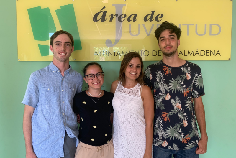 LA CONCEJALA DE JUVENTUD MANTIENE UN ENCUENTRO CON LA ASOCIACIÓN DE CORRESPONSALES JUVENILES DE BENALMÁDENA